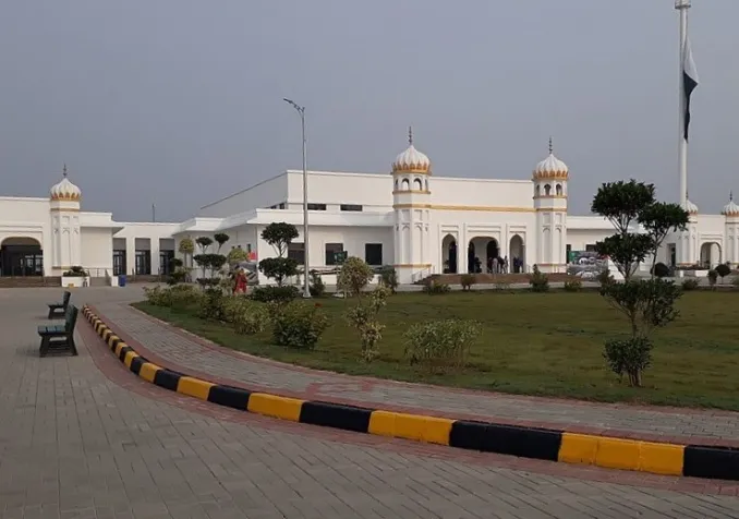 ©Guglani, CC BY-SA 4.0 Wikimedia Commons