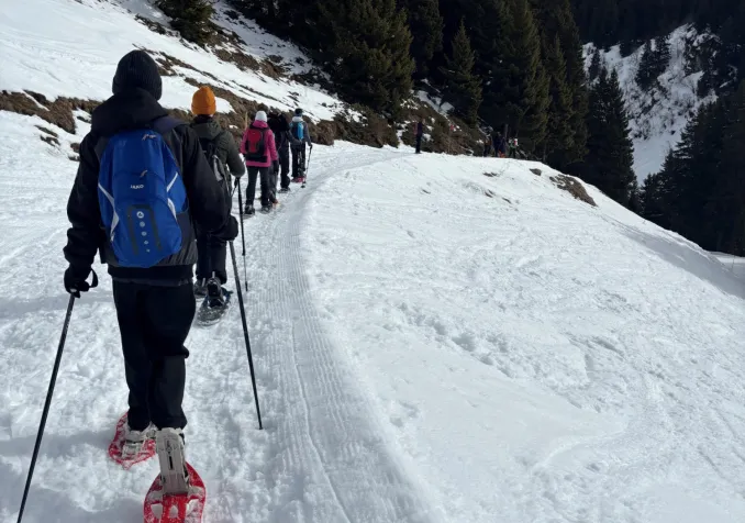 Le groupe motivé se dirige vers le lac des Chavonnes.