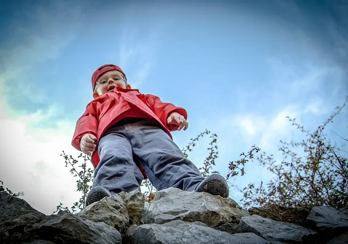 Face aux pouvoirs abusifs, le poids d'un enfant