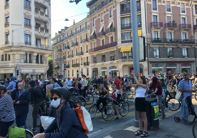 Manifestation de cyclistes à Genève lundi 18 mai 