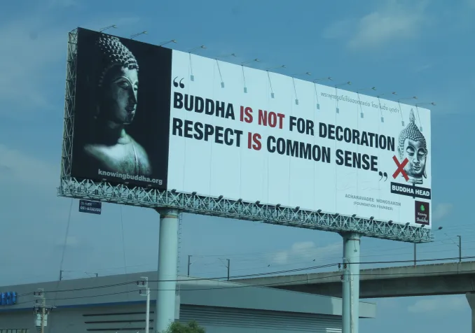 Panneau autoroutier Bangkok Respect Bouddha Photo Gilles Bourquin 2016