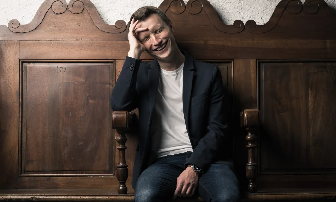 Guy-Baptiste est organiste titulaire au temple de La Tour-de-Peilz. En août, il deviendra le nouveau professeur d'orgue du Conservatoire de Lausanne. © Grégoire Fillion