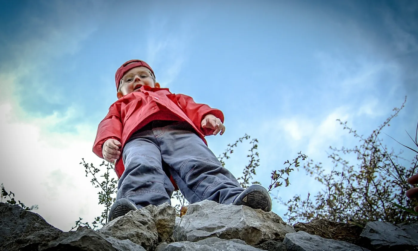 Face aux pouvoirs abusifs, le poids d'un enfant